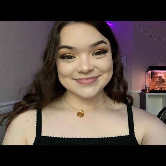 Meet your Posher, McKenzie - Picture 2 of 3